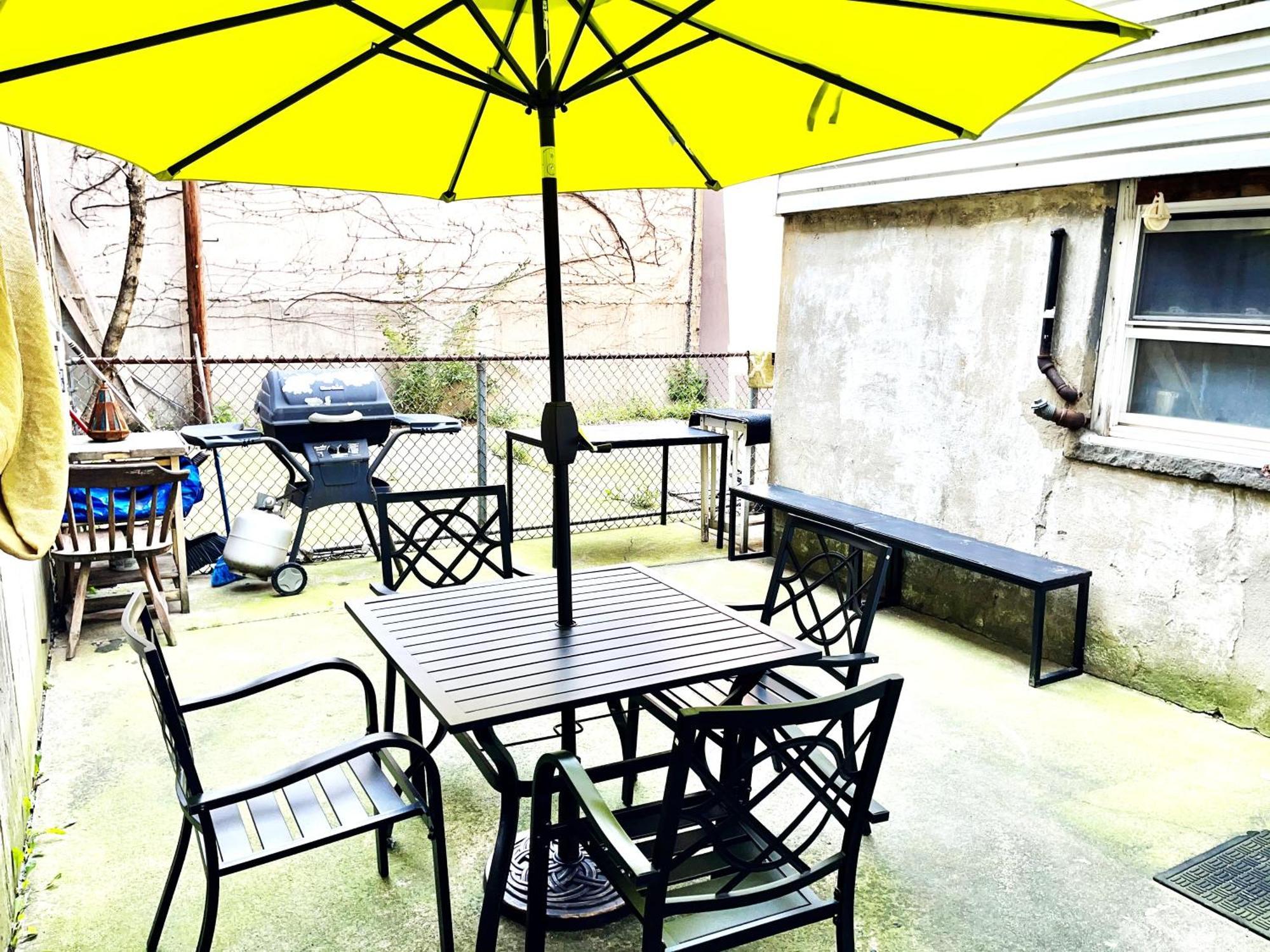 Apartment Very Private, Next To Manhattan 2 Bedroom Apt With Backyard *