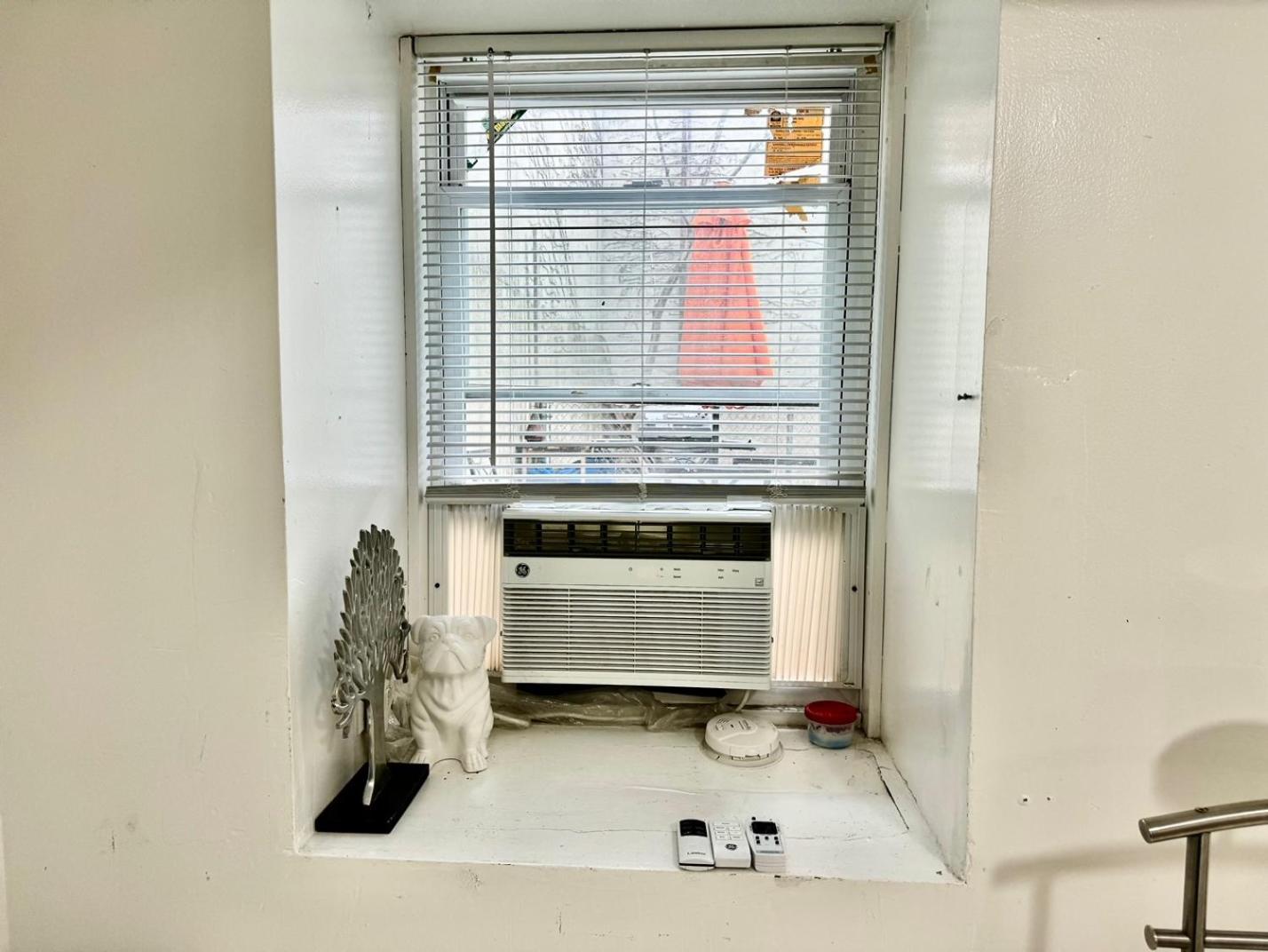 Apartment Very Private, Next To Manhattan 2 Bedroom Apt With Backyard *