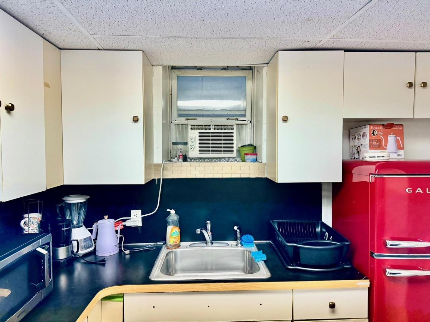 Very Private, Next To Manhattan 2 Bedroom Apt With Backyard Apartment
