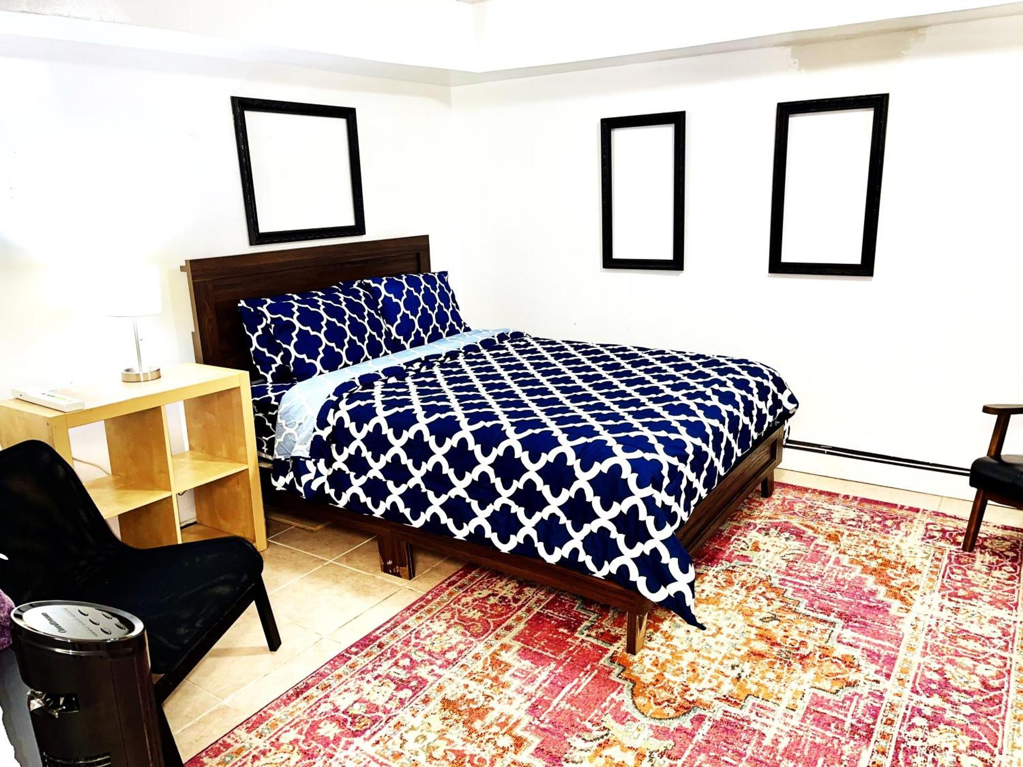 Very Private, Next To Manhattan 2 Bedroom Apt With Backyard Apartment