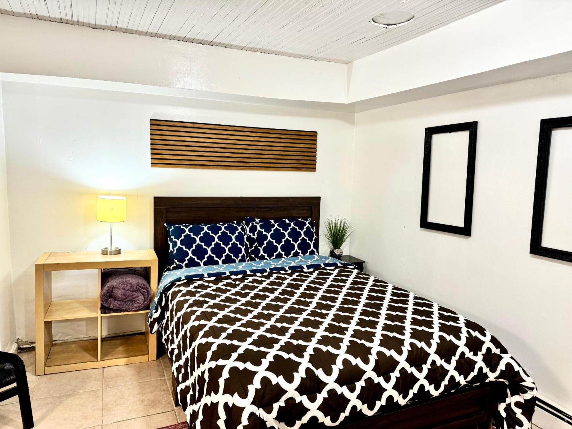 Very Private, Next To Manhattan 2 Bedroom Apt With Backyard Apartment *