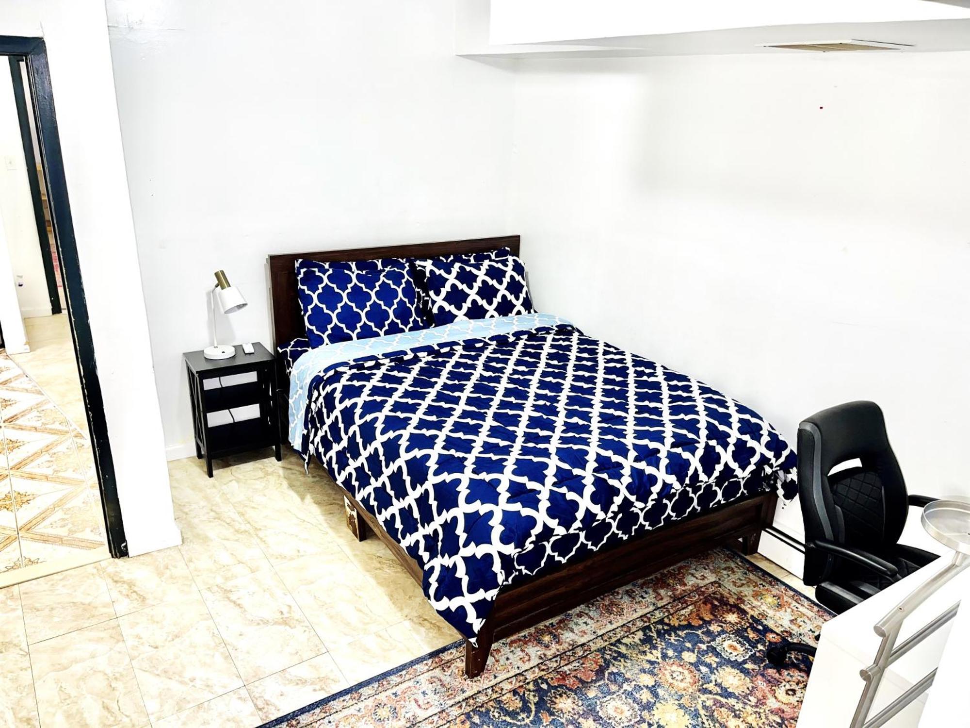 Very Private, Next To Manhattan 2 Bedroom Apt With Backyard Apartment *